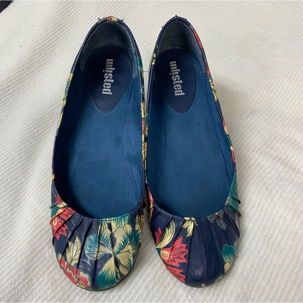 Unlisted Floral Flats size 8 1/2 M